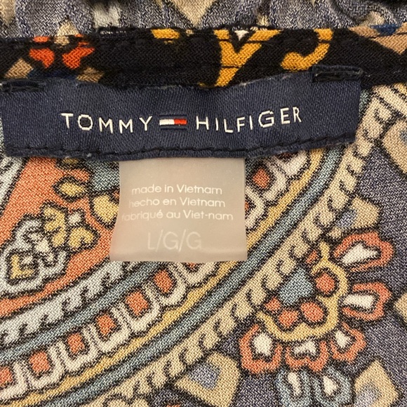 Tommy Hilfiger sleeveless top- with tie at neck. - Picture 3 of 4